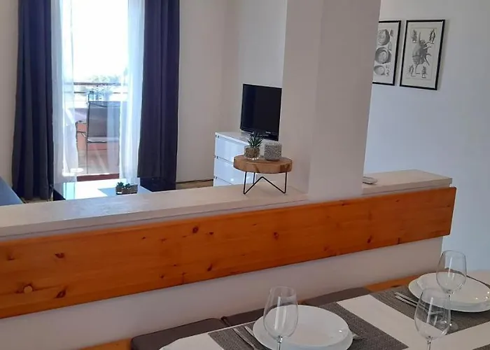 Mima With Sea View شقة *